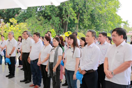 17 Vien mo phan    2023