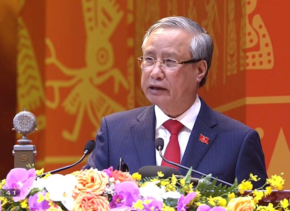 Nghiêm túc tự phê bình trước Đại hội và toàn Đảng, toàn dân về những khuyết điểm, thiếu sót