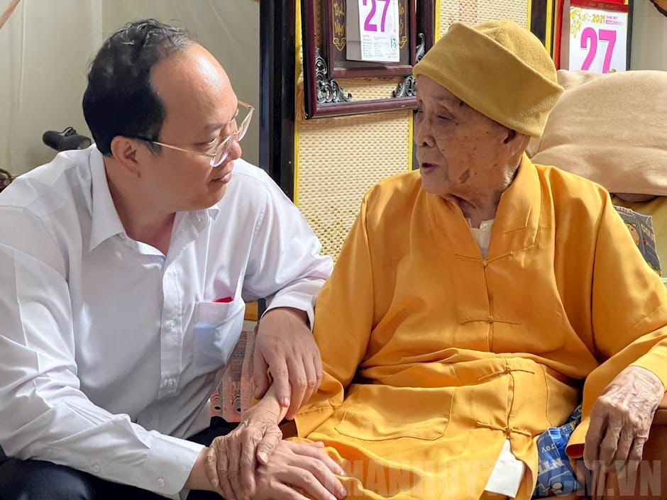 Phó Bí thư Thành ủy TPHCM Nguyễn Hồ Hải thăm và chúc Tết nhân sĩ, trí thức, chức sắc tôn giáo, đại biểu dân tộc, cá nhân tiêu biểu