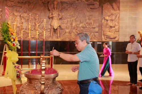 73 Dang huong den hung    2023