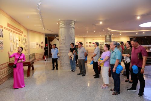 74 Nghe thuyet minh     2023