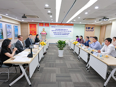 Quang cảnh buổi làm việc