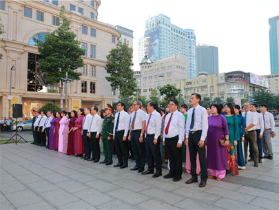 Đoàn HFIC tham dự lễ dâng hoa tưởng niệm Chủ tịch Hồ Chí Minh